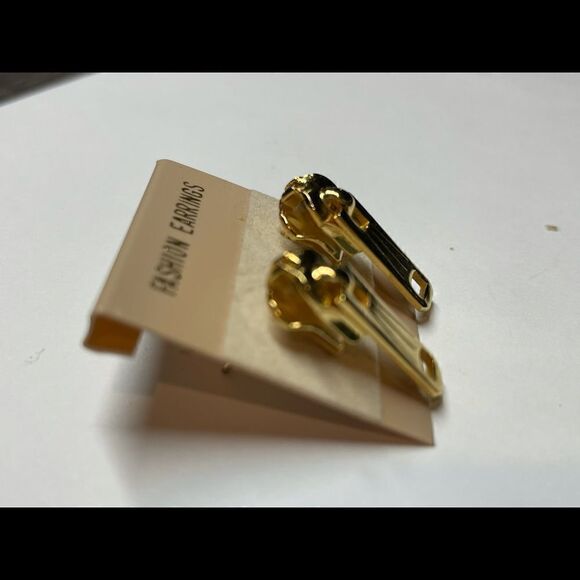 5 for $20. Cute fashion earrings - Picture 2 of 3